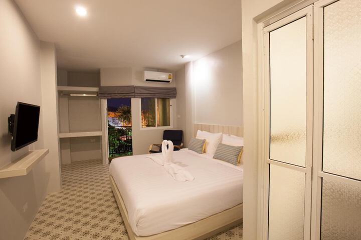 Room 15 of 30