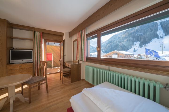 Room 15 of 79