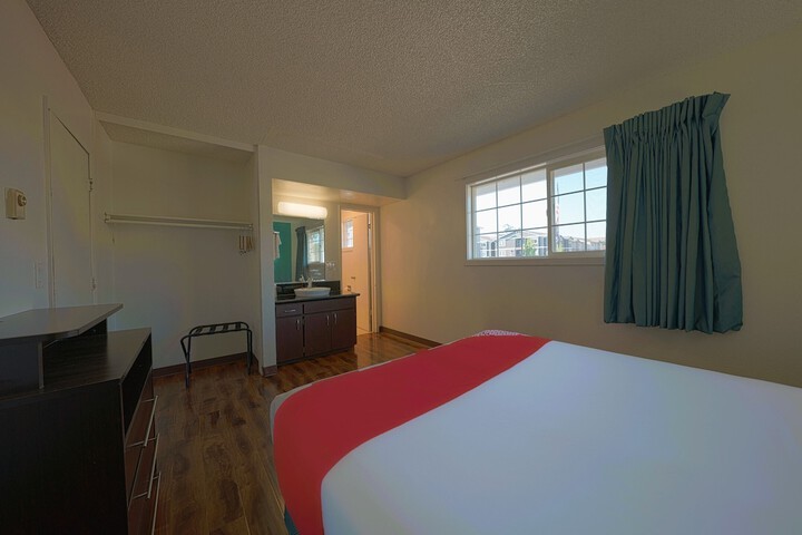 Room 10 of 108