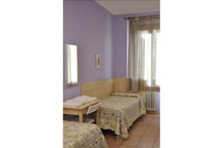 Room 4 of 10