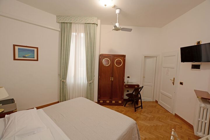 Room 12 of 46