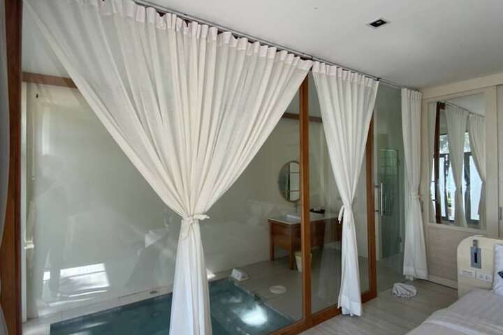 Room 15 of 117