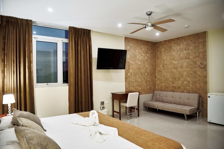 Room 8 of 13