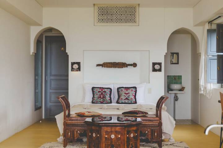 Room 11 of 19