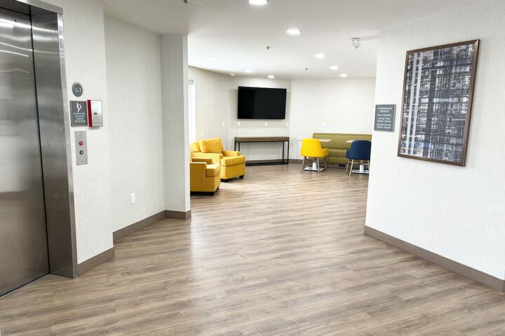 Lobby lounge