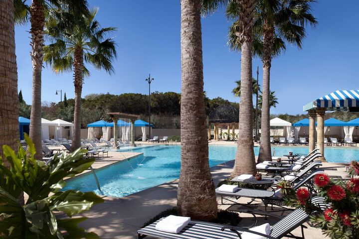 Hotel Pool