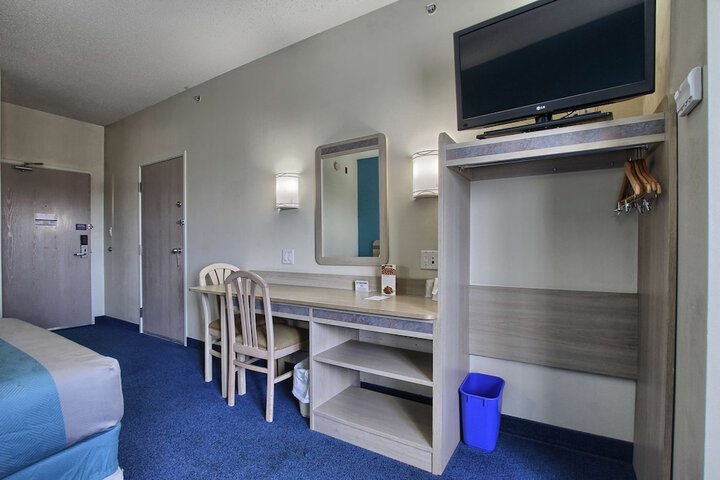Room 9 of 36