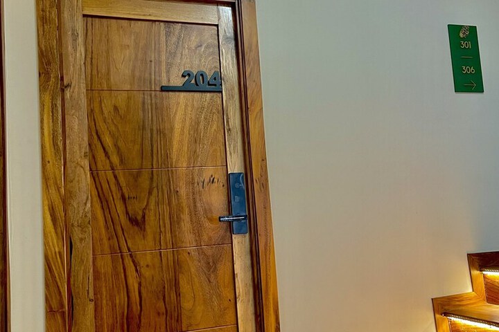 Room 34 of 80