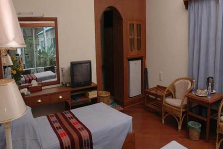 Room 4 of 16