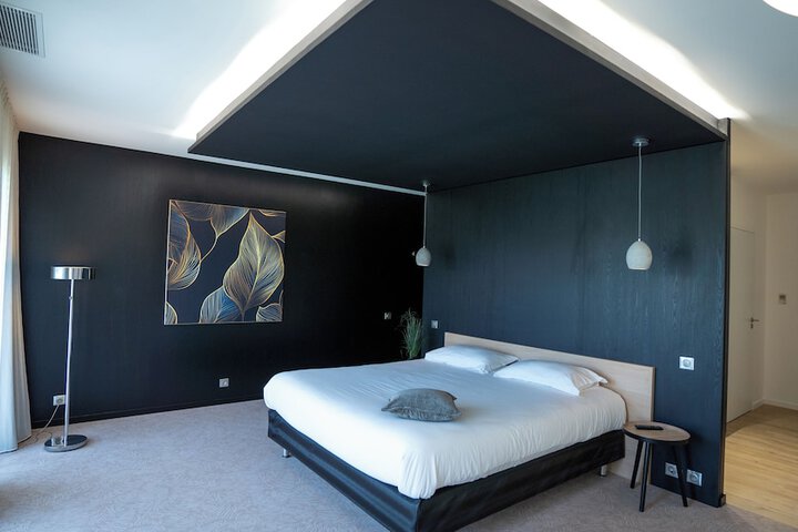Room 10 of 35