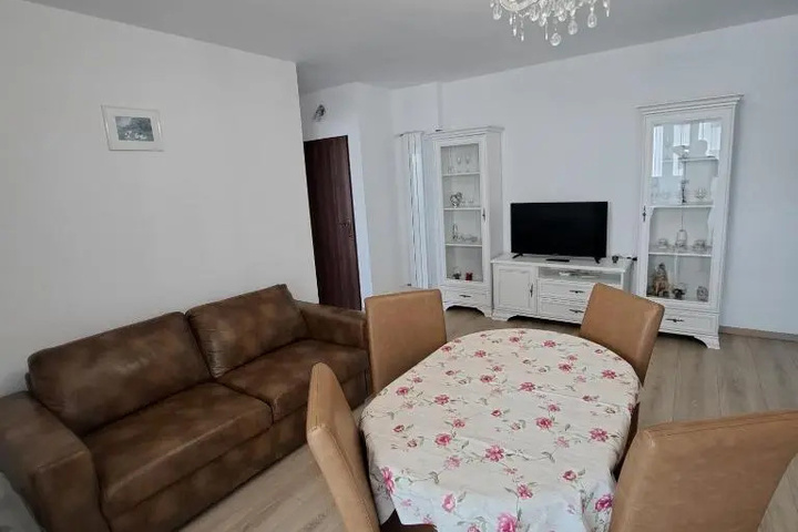 Room 5 of 16