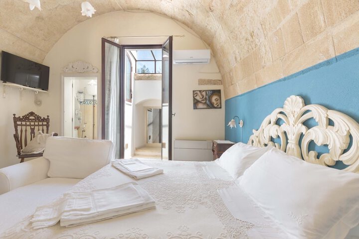 Room 4 of 65
