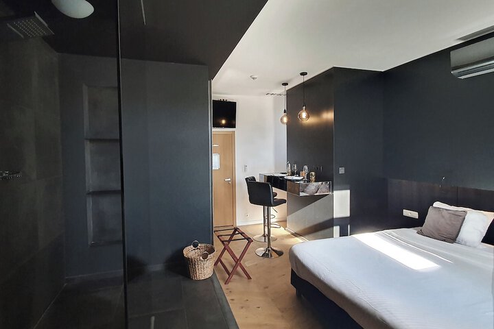 Room 35 of 64