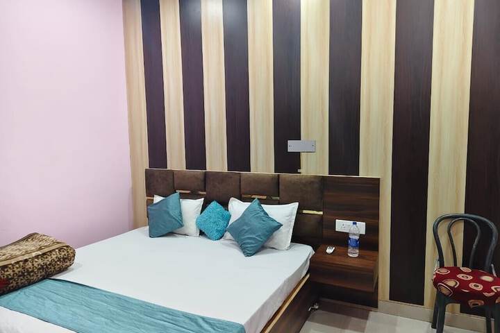 Room 5 of 25