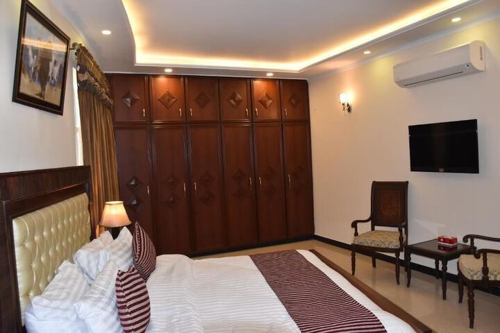 Room 10 of 21