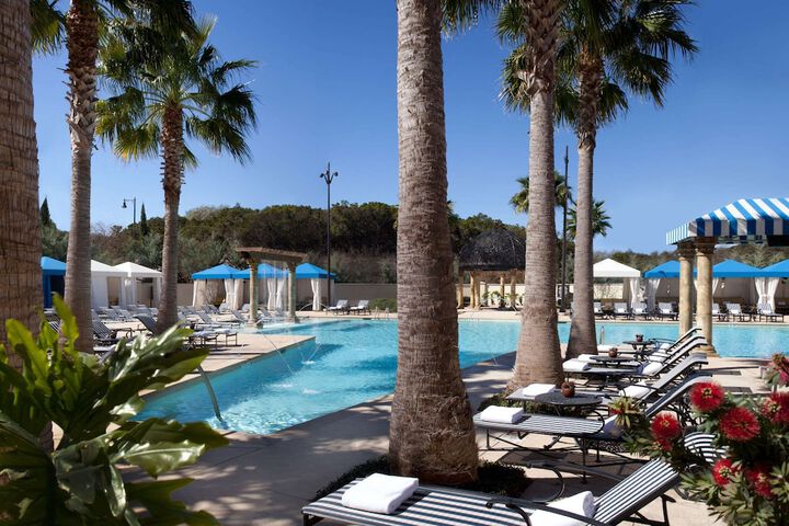 Hotel Pool