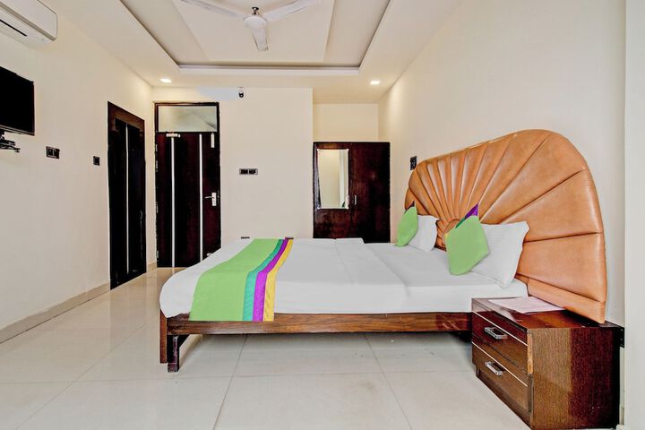 Room 12 of 31
