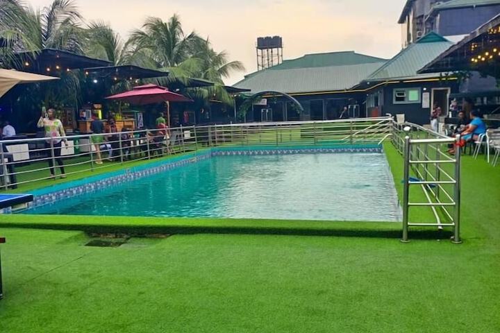 Pool 21 of 24