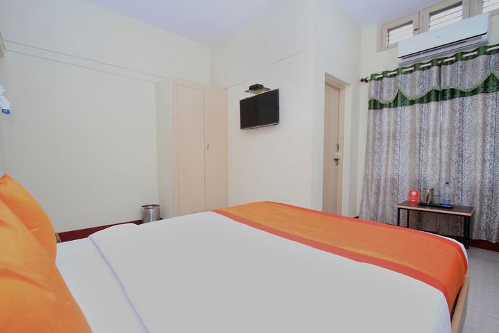 Room 6 of 9