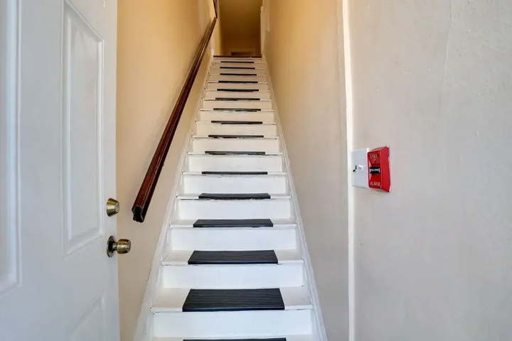 Room 9 of 14