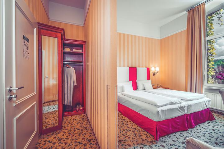 Room 4 of 39