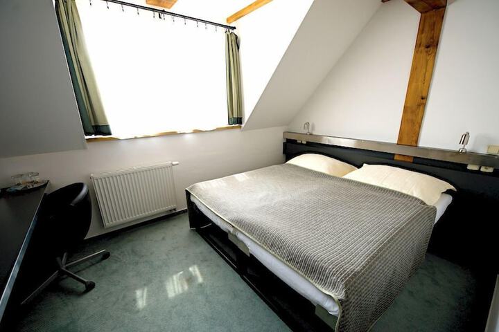 Room 12 of 47