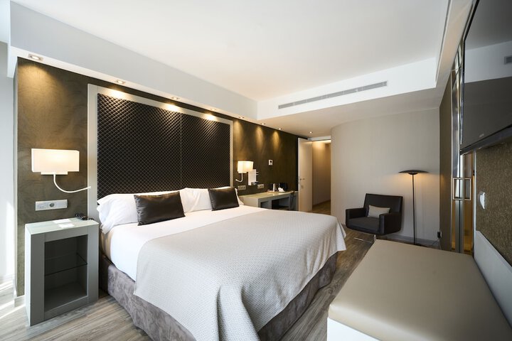 Room 16 of 82