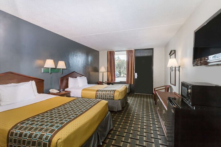 2 Double Beds (8 of 8)
