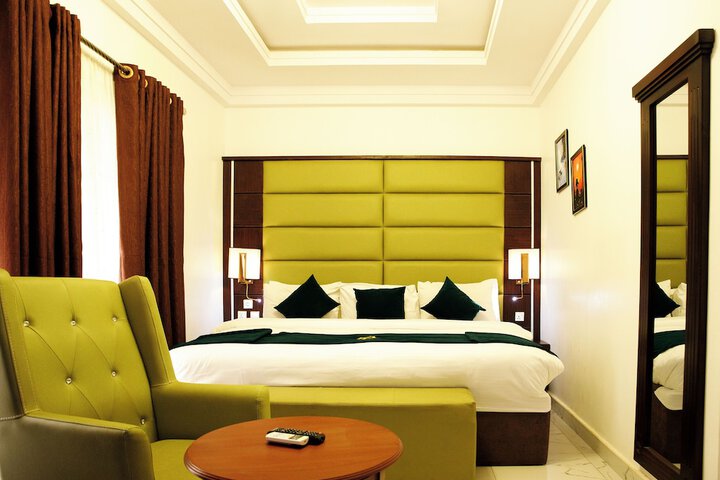 Room 10 of 35