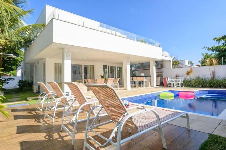 Casa de alto padrão com 5 suítes, a 50m praia de Barequeçaba
