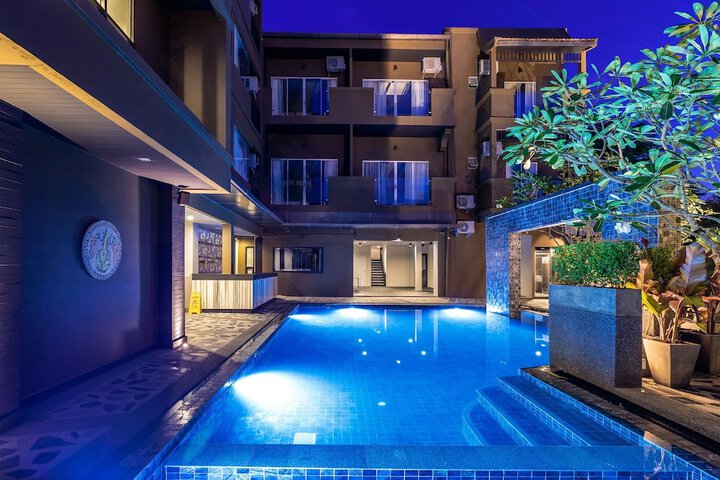 Pool 51 of 75