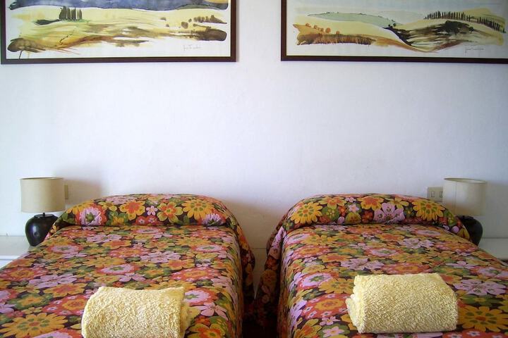 Room 11 of 23