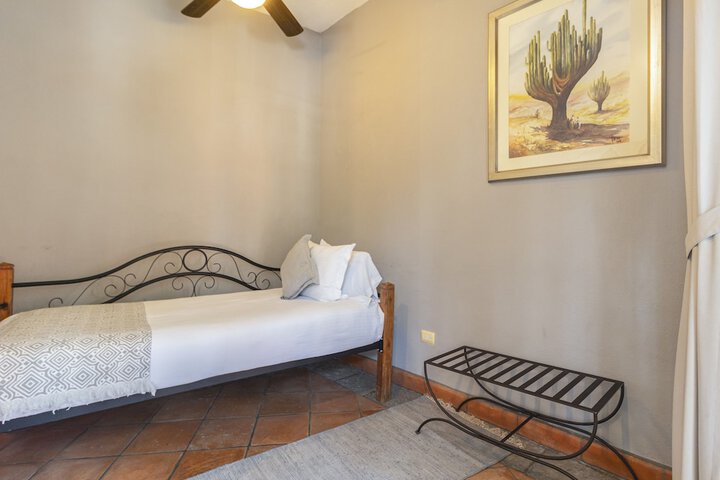 Room 27 of 148