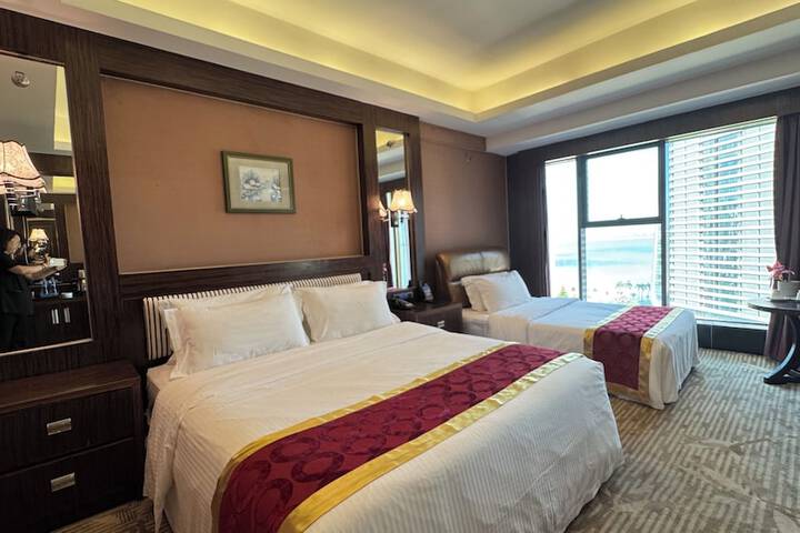 Room 27 of 49