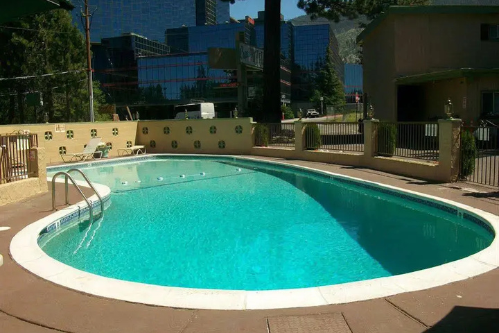 Capri Motel