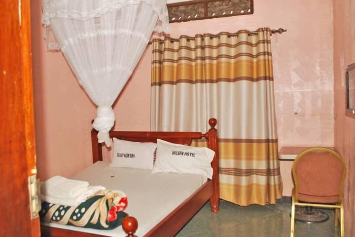 Room 6 of 16