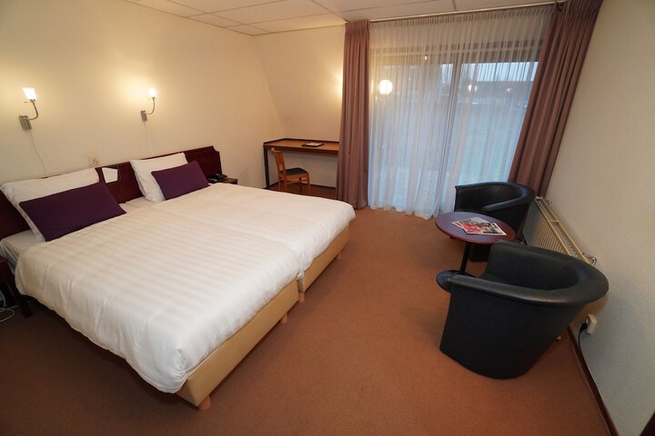 Room 6 of 65