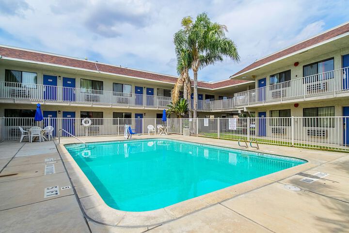 Pool Hotel