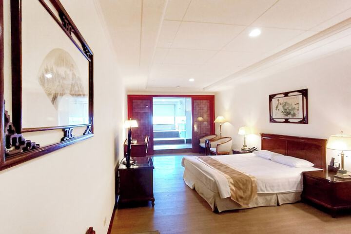 Room 26 of 46