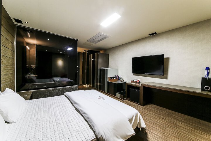 Room 20 of 95