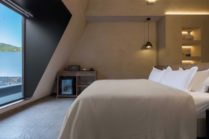 Room 8 of 72