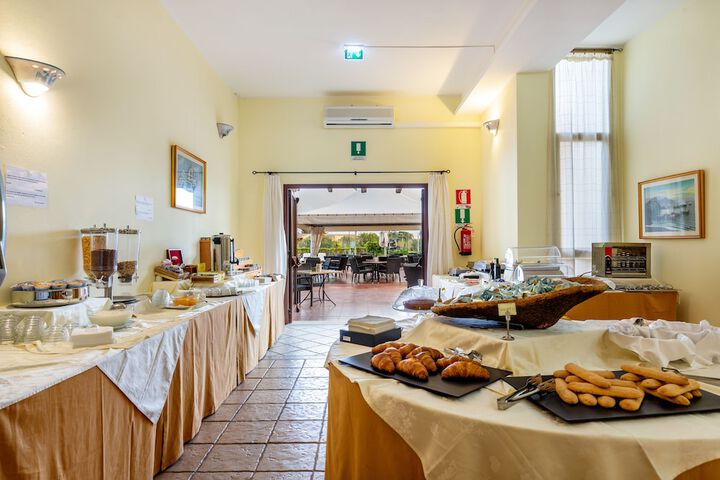 Dining 80 of 104