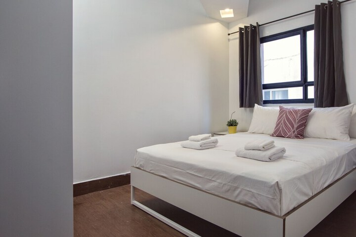 Room 7 of 90