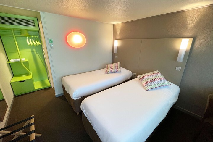 Room 11 of 46