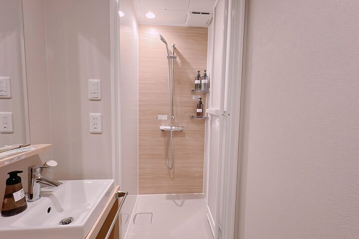 Room 8 of 9