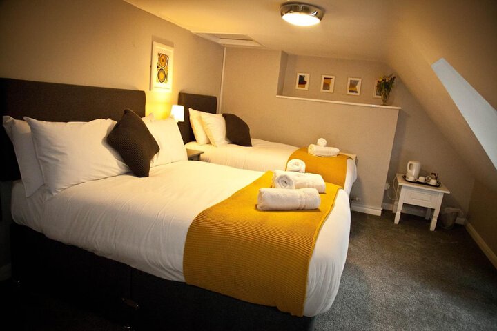 Room 17 of 28