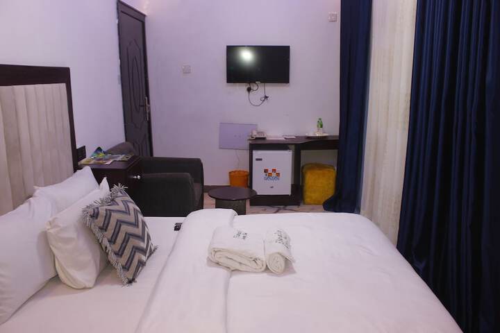 Room 15 of 26