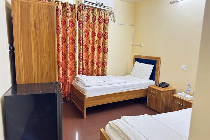 Room 5 of 9