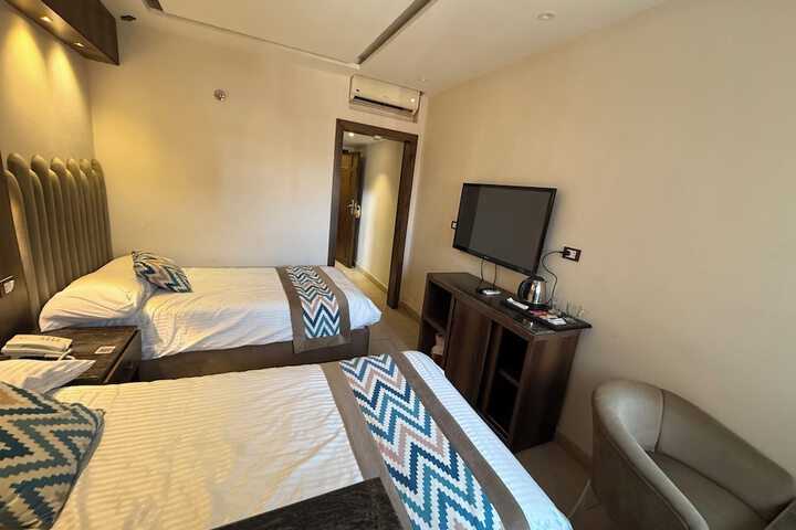 Room 6 of 36
