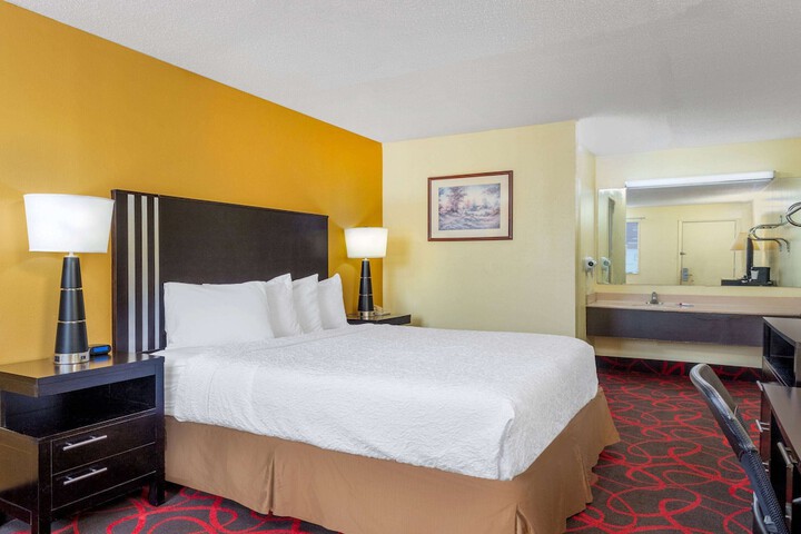 1 King Bed (15 of 16)